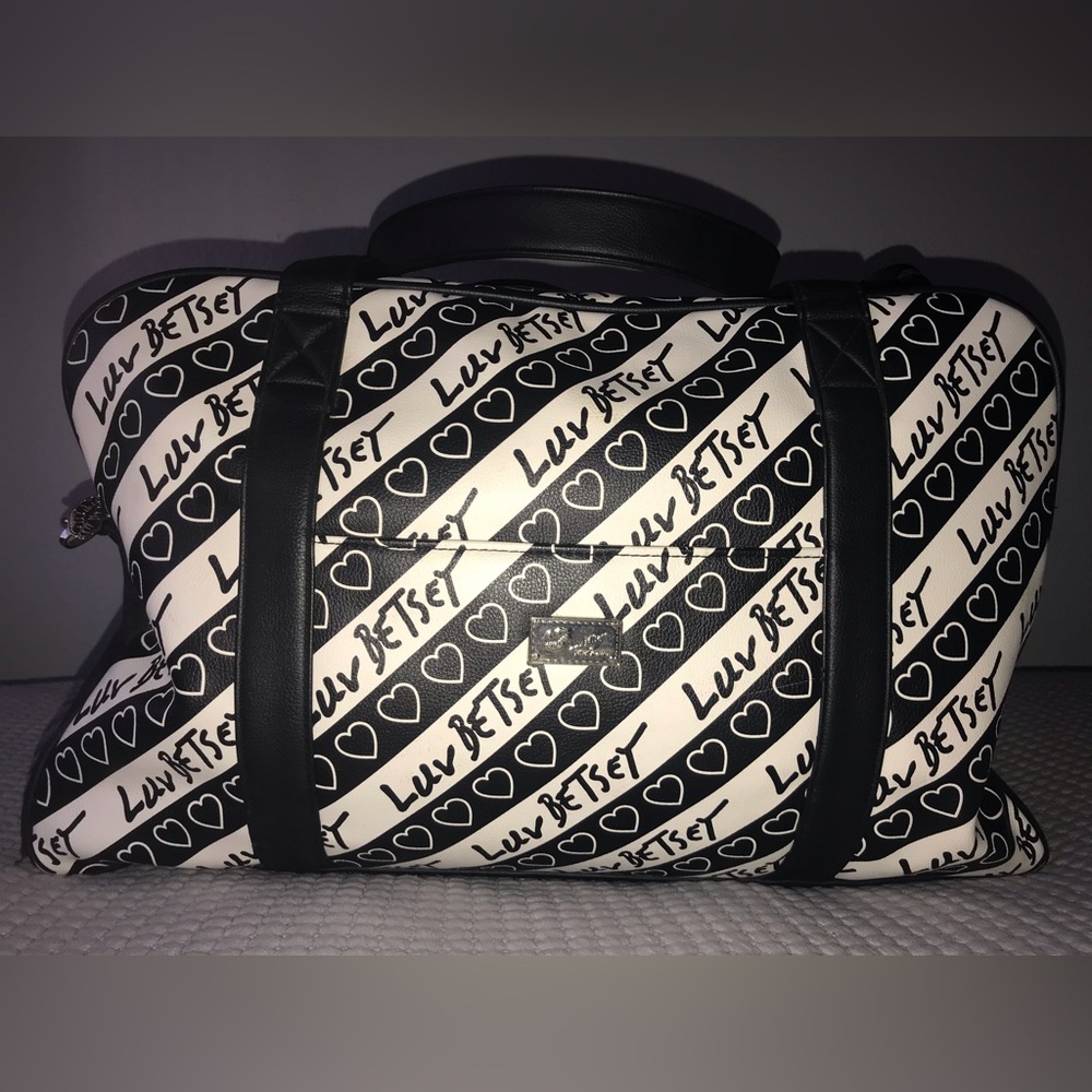 ~Luv Betsy by Betsy Johnson weekender Bag~